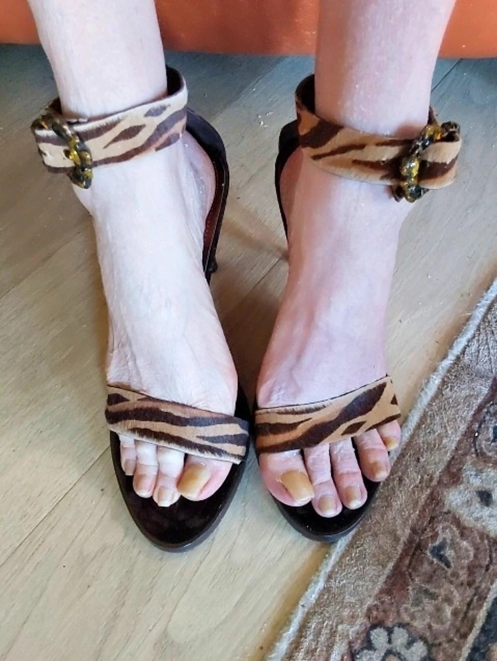 Excellent Condition Sz 9.5 Donald J. Pliner Browns On Animal Print